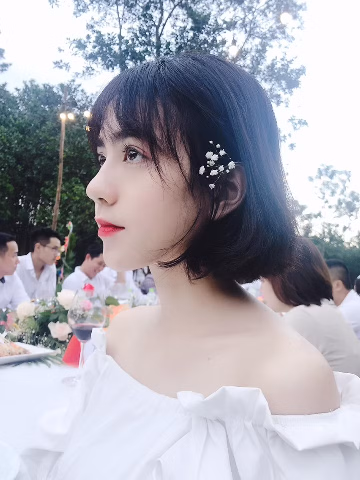 Kim Yến cho rằng tuổi trẻ là thời điểm thích hợp để trau dồi vốn sống, làm đầy thêm kho kiến thức để sau này có thể ứng dụng trong công việc.