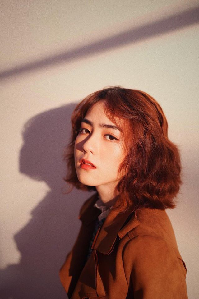 Kim Yến không phải là một gương mặt xa lạ, mà trước đó, cô bạn cũng từng được biết đến với những tấm ảnh khoe góc nghiêng đẹp cùng nụ cười ngọt ngào, tỏa nắng.