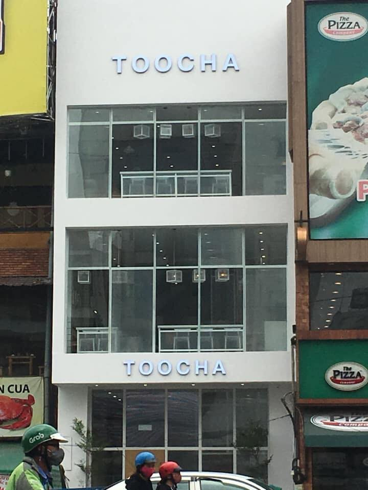 Chứng kiến nhưng vụ Việt hóa tên thương hiệu trà sữa này, nhiều dân mạng đã ôm bụng cười và không quên để lại những bình luận bá đạo như: "Đúng là chỉ có Việt Nam mới nghĩ được ra cách này" hay "Đúng là công nghệ ăn theo cực bá đạo".