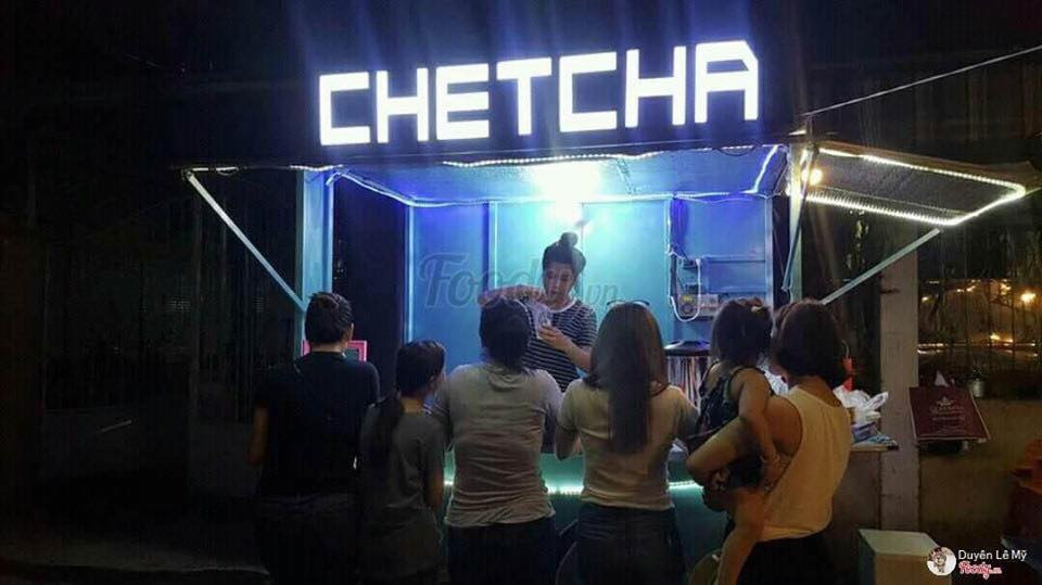 Những cái tên như Công Cha, Xin Cha hay Chiem Cha là cách Việt hóa bá đạo của những thương hiệu trà sữa ăn theo.