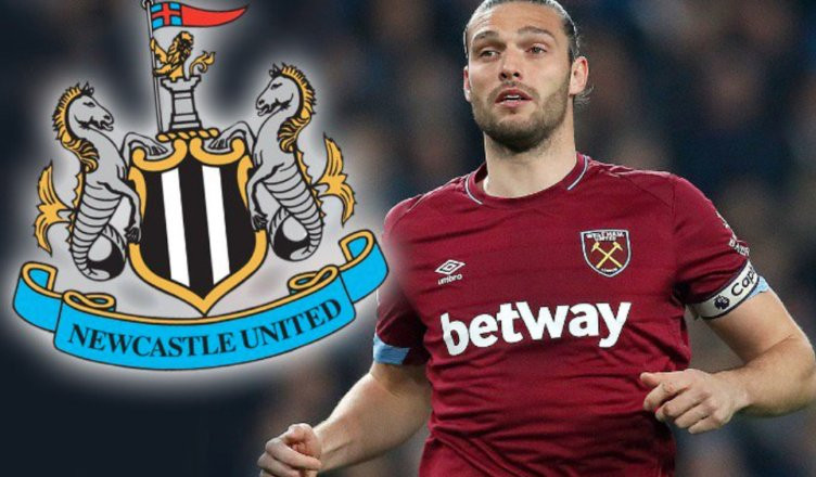Nguồn tin từ tờ Daily Mail xác nhận, Newcastle đang theo dõi chặt chẽ quá trình hồi phục của Andy Carroll và sẵn sàng đưa anh trở lại sân St James' Park dưới dạng chuyển nhượng tự do.