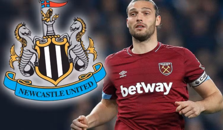 Nguồn tin từ tờ Daily Mail xác nhận, Newcastle đang theo dõi chặt chẽ quá trình hồi phục của Andy Carroll và sẵn sàng đưa anh trở lại sân St James' Park dưới dạng chuyển nhượng tự do.