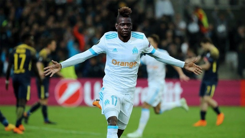 Sau tất cả, bến đỗ tiếp theo của Balotelli đã dần được xác định, đó là Fiorentina. La Viola đang cần tìm kiếm 1 cái tên để thay thế cho Giovanni Simeone, người đang chuẩn bị rời Artemio Franchi.