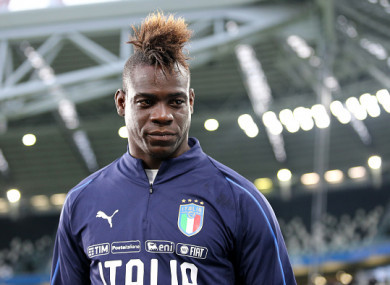 Chuyển nhượng cầu thủ từ Italia, trong đợt tập trung ĐTQG tới, HLV Roberto Mancini sẽ không triệu tập Balotelli do tiền đạo này đang thừa cân và chưa ghi được bàn thắng nào từ đầu mùa.