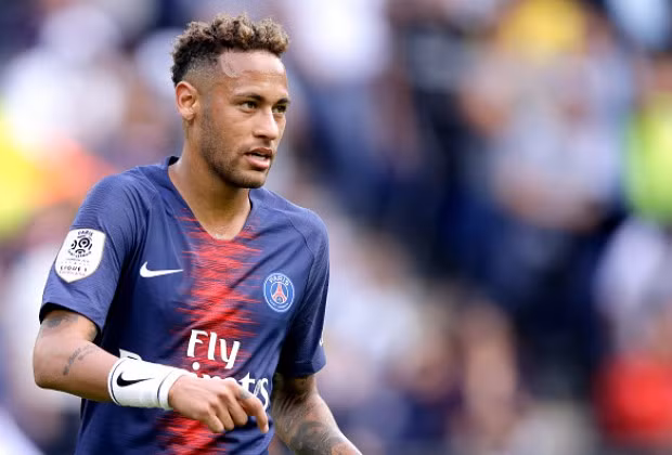 Tờ Don Balon tiết lộ BLĐ PSG đã quá mệt mỏi với Neymar vì vậy sẵn sàng cho tương lai không có cầu thủ này. Thượng tầng PSG đã nhắm một siêu sao đình đám để thay thế vị trí anh. Đó là Antoine Griezmann.