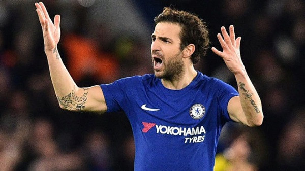 Cụ thể, theo Sportes, Cesc Fabregas đã bắt đầu cân nhắc và lên kế hoạch rời Chelsea. Lý do khiến tiền vệ 31 tuổi đưa ra quyết định như vậy là vì cuộc sống bức bách dưới thời HLV Sarri.