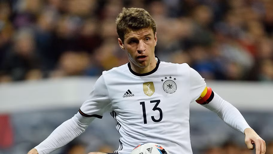 Thomas Muller vẫn tiếp tục cho thấy khả năng ghi bàn cự phách của mình. trong màu áo Bayern, không ngạc nhiên khi Muller sẽ là niềm hy vọng số 1 của "Những cỗ xe tăng" Đức ở vòng chung kết lần này.