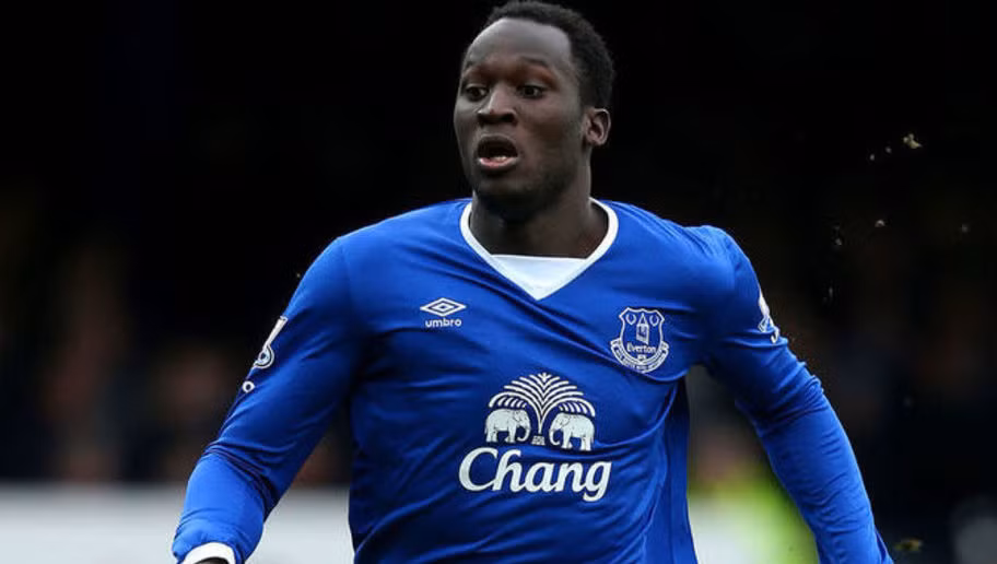 Romelu Lukaku đã cho thấy sự tiến bộ vượt bậc ở mùa giải năm nay. Tính đến thời điểm hiện tại, tuyển thủ người Bỉ đã có 18 bàn thắng tại Premier League và hiển nhiên trở thành cây săn bàn chủ lực ở kỳ Euro 2016.