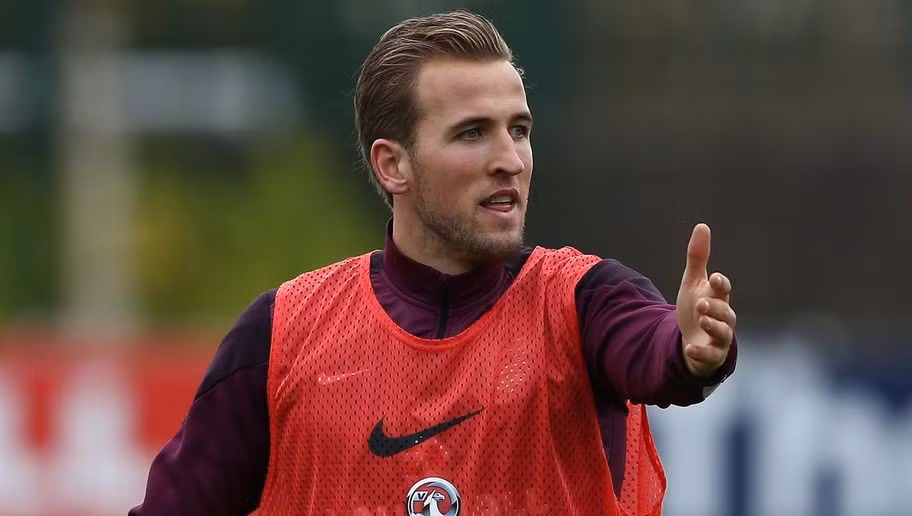 Harry Kane đang cho thấy phong độ đáng sợ tại Ngoại hạng Anh. Bất chấp phong độ sa sút hồi đầu mùa, tiền đạo người Anh vẫn có được 25 bàn thắng và đang dẫn đầu danh sách những chân sút xuất sắc nhất Premier League mùa này.