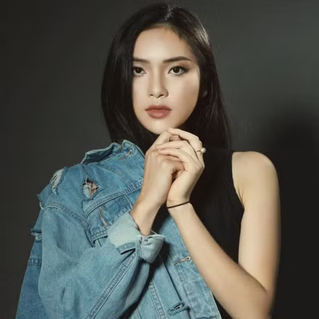 Theo chia sẻ của Diệu Linh: "Lúc ban đầu mình không định tham gia The Look đâu nhưng bạn bè, anh chị cứ "xúi" mình đăng kí đi. Về việc may mắn lọt top 5 có lượt bình chọn cao nhất, mình cảm thấy rất bất ngờ và vui vì vòng sơ tuyển online vốn có cái khó khăn của riêng nó, đó chính là cần rất nhiều sự yêu thích, trong khi ấy Facebook mình chỉ lèo tèo vài nghìn follow."