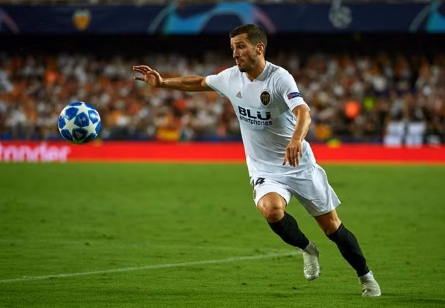 Nguồn tin từ nhà báo Dani Merono Bori (thông qua Sport Witness) tiết lộ, MU dành sự chú ý tới những ngôi sao của Valencia đó là Ferran Torres và Carlos Soler. Tuy vậy, đại diện của Premier League đang mong muốn hoàn tất việc chiêu mộ hậu vệ trái Jose Gaya.