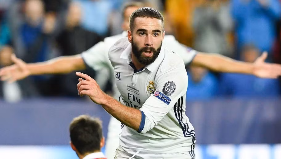 Khác với vị trí hậu vệ trái, vị trí hậu vệ phải hiện nay đang khan hiếm những siêu sao đích thực. Cầu thủ đắt giá nhất thế giới ở vị trí này là Dani Carvajal, với trị giá 25 triệu euro.