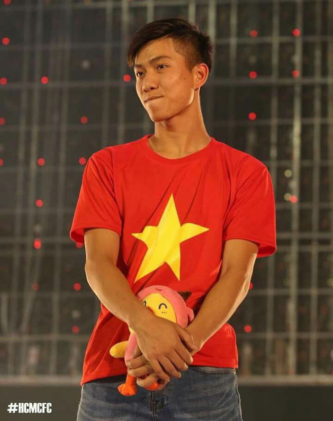 Sự ngượng ngùng của Văn Đức từng được thể hiện trong những lần xuất hiện cùng U23 Việt Nam đến đội tuyển quốc Việt Nam thời gian qua.