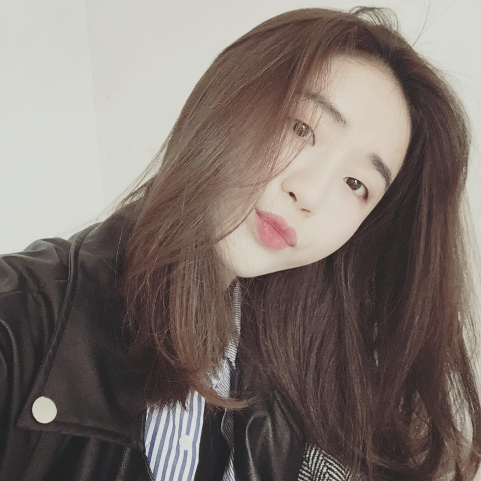 Để có thể sang học tại các trường nghệ thuật ở Trung Quốc như Học viện điện ảnh Bắc Kinh, Học viện Ký kịch Thượng Hải thì yêu cầu đầu tiên phải có chứng chỉ HSK. Linh Kett đã tham gia lớp học phát âm cơ bản khoảng 2 tháng khi ở Việt Nam rồi đăng ký học bổng học ngôn ngữ tại ĐH Công nghệ Chiết Giang.