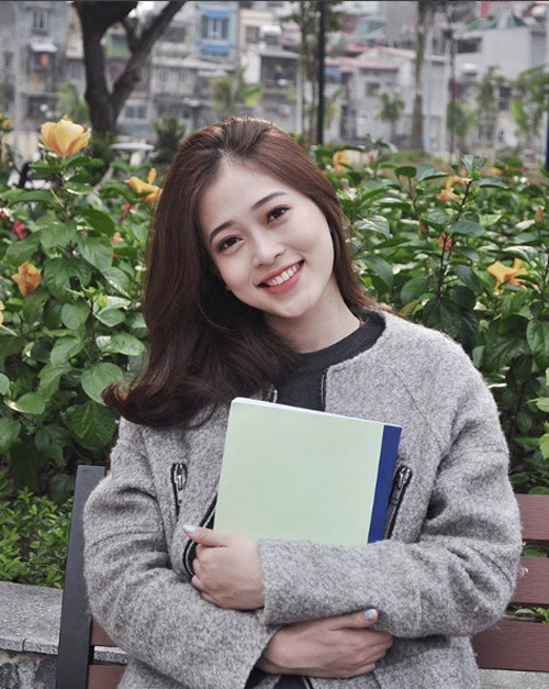 Á hậu bật mí về bản thân Không giống nhiều cô gái, Bùi Phương Nga có sở thích "cày" phim kinh dị, bạo lực. Cô nàng còn từng có ước mơ khá lạ là trở thành người giúp việc của gia đình.