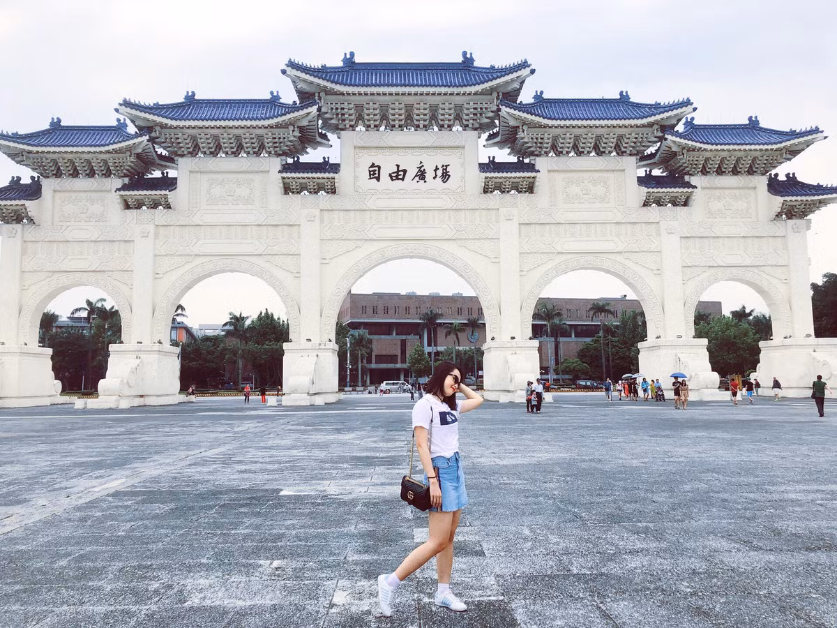 Sau khi những bức ảnh du lịch khắp thế giới của mình được nhiều người biết tới, "bà chủ quán hải sản" 8X đã cho biết rằng: "Diệp Anh rất vui khi mọi người quan tâm. Mình có sở thích đi du lịch và cố gắng kiếm thật nhiều tiền để thỏa mãn ước mơ của mình. Tuy nhiên, do công việc kinh doanh khá bận rộn, nên mình luôn cố gắng sắp xếp để có nhiều hơn những trải nghiệm mới".