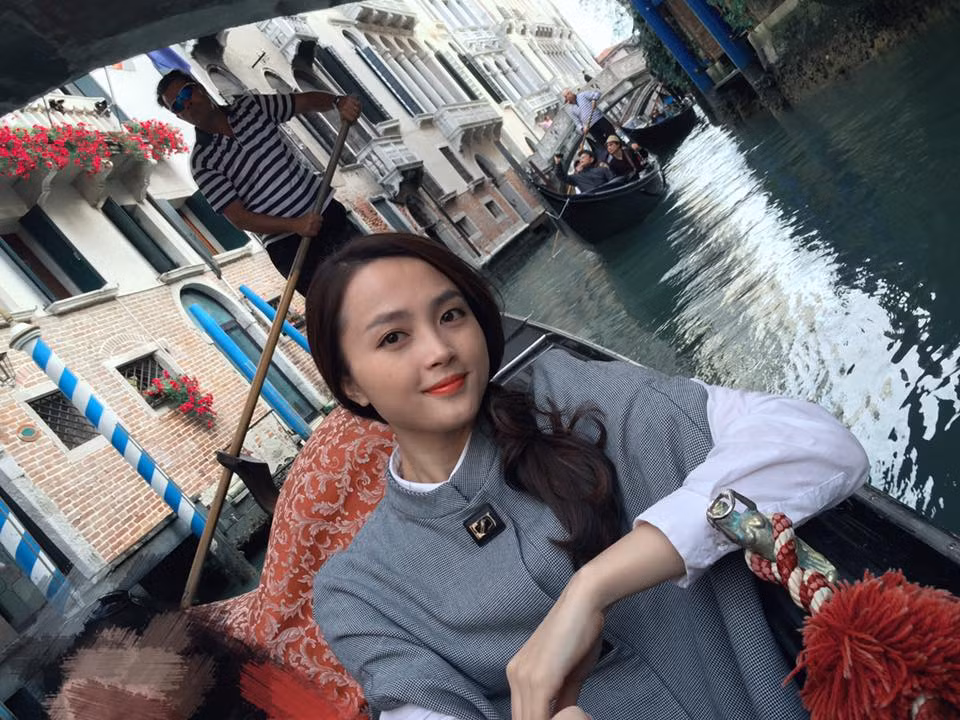 Diệp Anh được chú ý bắt đầu khi cô giành danh hiệu Hoa khôi Duyên dáng Ngoại Thương (Miss FTU) 2009. Sở hữu gương mặt ưa nhìn và thân hình đẹp, cô nàng 8X này dễ dàng chinh phục khán giả cũng như những fan hâm mộ của mình.