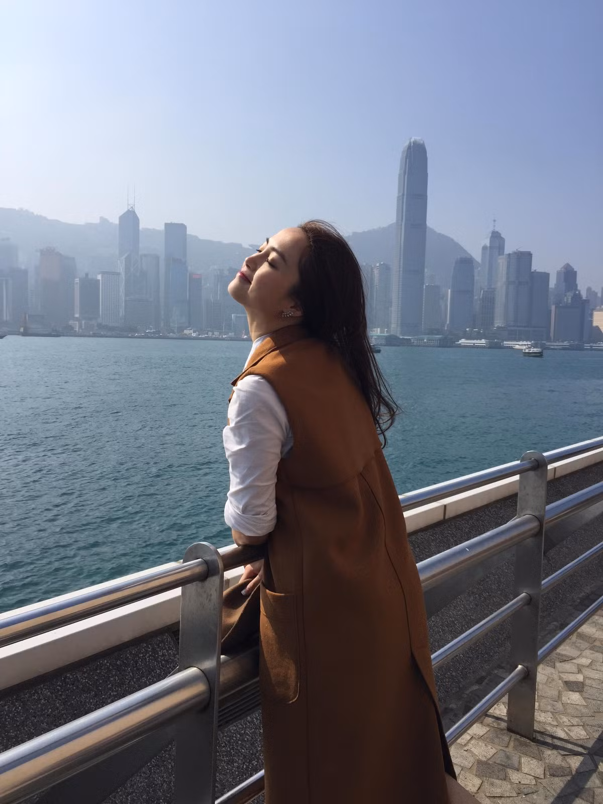 Khi được hỏi đất nước nào khiến Diệp Anh ấn tượng nhất, cô nàng cảm thấy rất khó để đưa ra câu trả lời. "Mỗi đất nước lại để lại cho mình những ấn tượng riêng, nơi thì về cách sắc, con người, có nước lại đến vì ẩm thực như Thái Lan, vậy rất khó để đặt lên bàn cân. Mình thích những chuyến đi du lịch với bạn bè, khám phá những điều mới lạ".