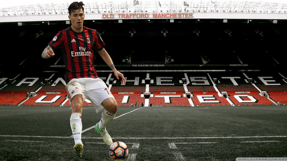 Chuyển nhượng bóng đá từ M.U, chia tay Blind đội chủ sân Old Trafford bổ sung hàng phòng ngự bằng cái tên Alessio Romagnoli. Ảnh: MUFC.