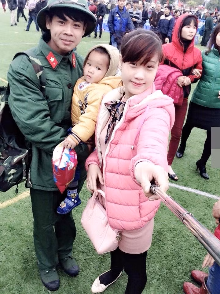 Có những anh lính đã có vợ con.