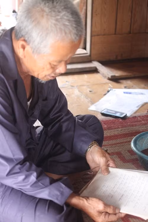 Ong lao nhat rac ke chuyen vot xac tren song Hong-Hinh-2