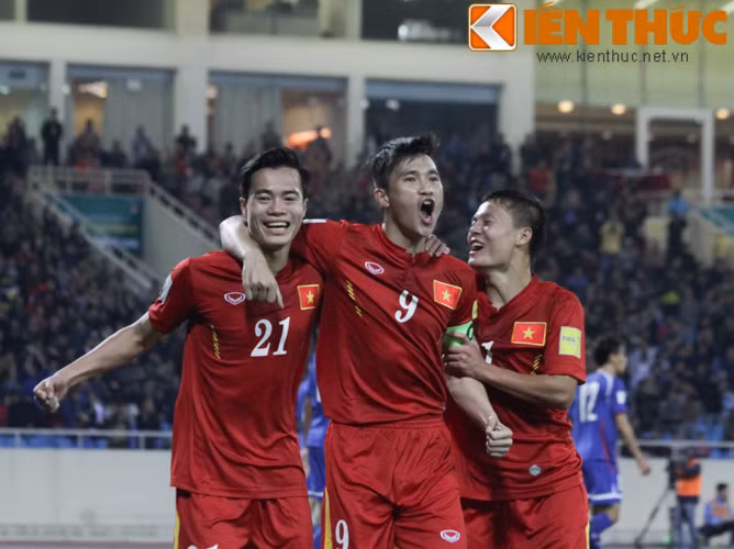 Với cú đúp của Văn Toàn và Công Vinh, ĐT Việt Nam đã đè bẹp Đài Loan (TQ) để với tỷ số 4-1 và nuôi hy vọng đi tiếp tới vòng loại World Cup 2018.