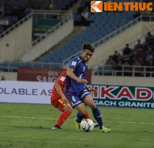 Mặc dù đã rất cố gắng để dâng cao đội hình, thế nhưng khi phải gặp bức tường thép của ĐT Việt Nam là Đình Luật và Ngọc Hải khiến những tình huống nguy hiểm của Đài Loan (TQ) chỉ dừng lại ở mức cơ hội.