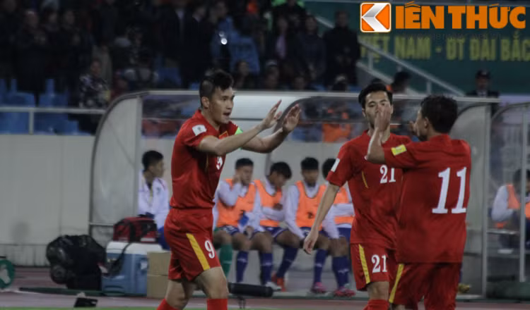 Cũng chính nhờ một tình huống xuống cánh đó mà ĐT Việt Nam đã có bàn thắng gỡ hòa nhờ công của đội trưởng Lê Công Vinh sau pha sút bóng kỹ thuật làm bó tay thủ môn bên phía Đài Loan (TQ).