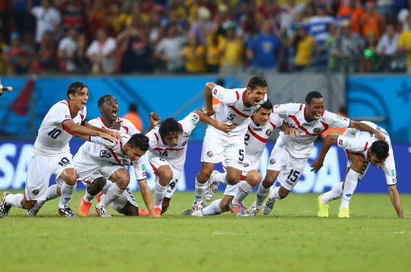 Tại vòng 16 World Cup 2014, đội Costa Rica tiếp tục vượt qua Hy Lạp sau loạt sút luân lưu với tổng tỉ số 5-3. Họ chỉ chịu dừng lại ở tứ kết trước Hà Lan với sự xuất sắc của thủ thành Tim Krul trong loạt penalty.