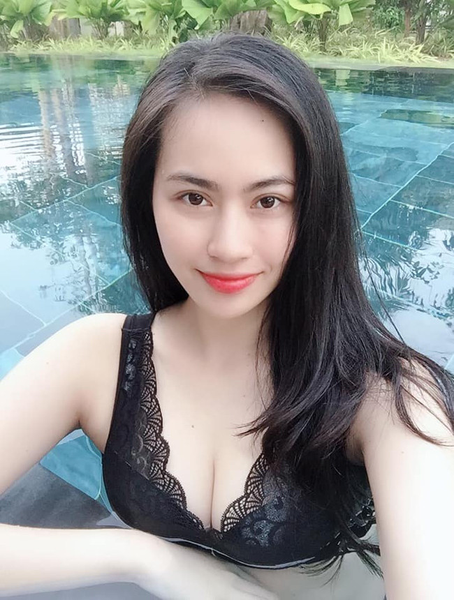 Sở hữu vòng nào ra vòng đấy, bạn gái Quang Hải nhanh chóng thu hút sự chú ý của CĐM.