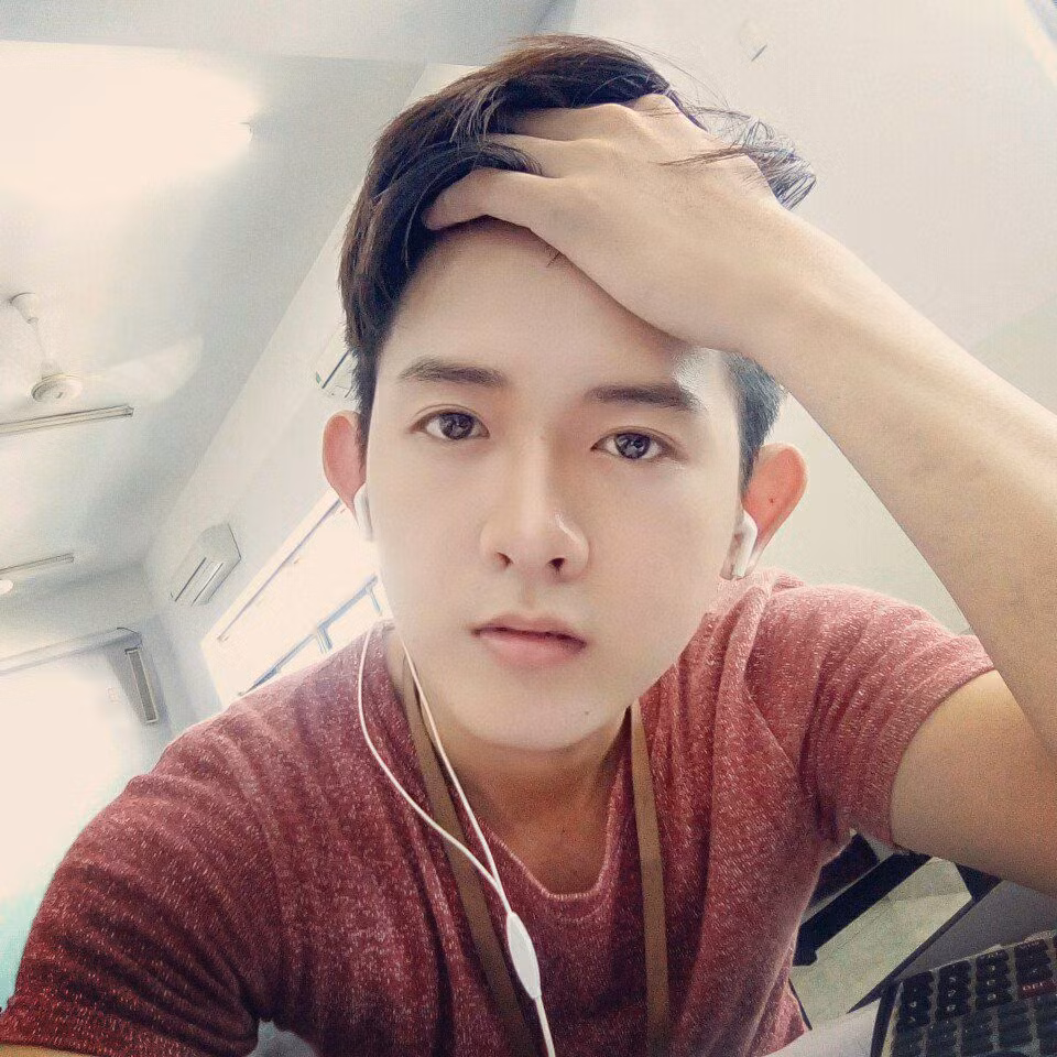 Khuôn mặt đẹp chẳng kém cạnh sao Hàn của Duy Quang khiến anh chàng này luôn là tâm điểm chú ý của các chị em.