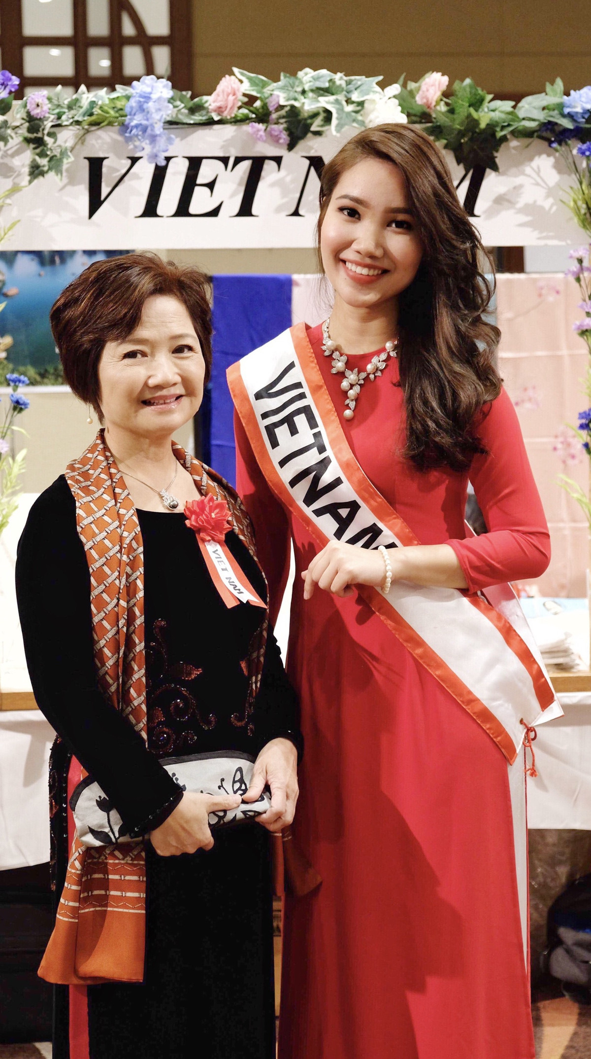 Quỳnh Anh từng giành Giải đặc biệt cuộc thi Hoa khôi du học sinh Việt tại Nhật Bản – Miss VYSA 2017 và cũng là Nhà lãnh đạo trẻ xuất sắc 2017 - một danh hiệu do ĐH quốc tế Tokyo, Nhật Bản trao tặng vì những đóng góp xuất sắc trong các hoạt động ngoại khóa tại trường.