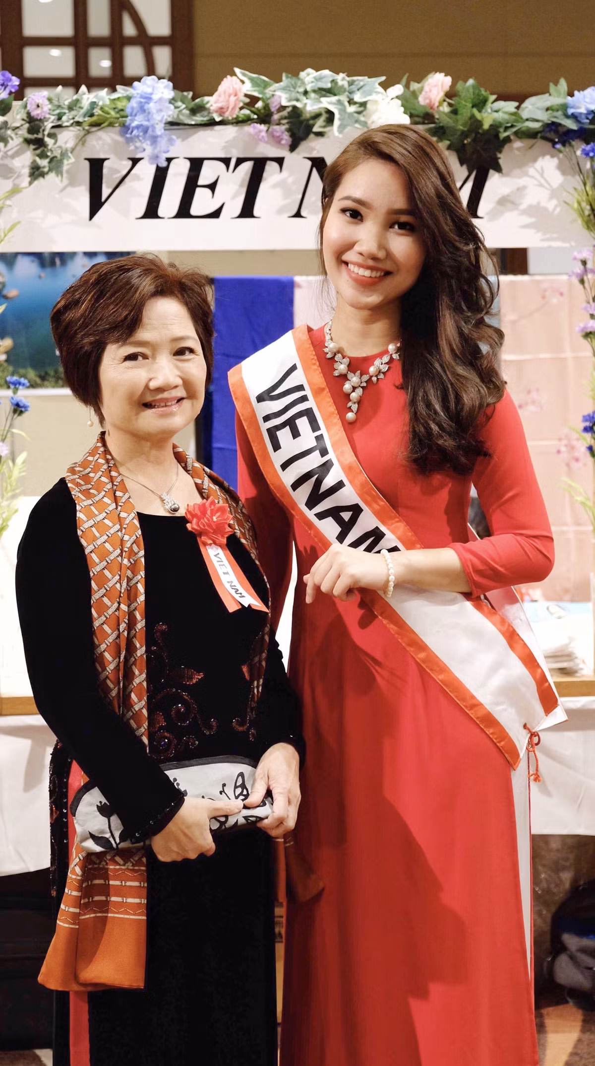 Quỳnh Anh từng giành Giải đặc biệt cuộc thi Hoa khôi du học sinh Việt tại Nhật Bản – Miss VYSA 2017 và cũng là Nhà lãnh đạo trẻ xuất sắc 2017 - một danh hiệu do ĐH quốc tế Tokyo, Nhật Bản trao tặng vì những đóng góp xuất sắc trong các hoạt động ngoại khóa tại trường.