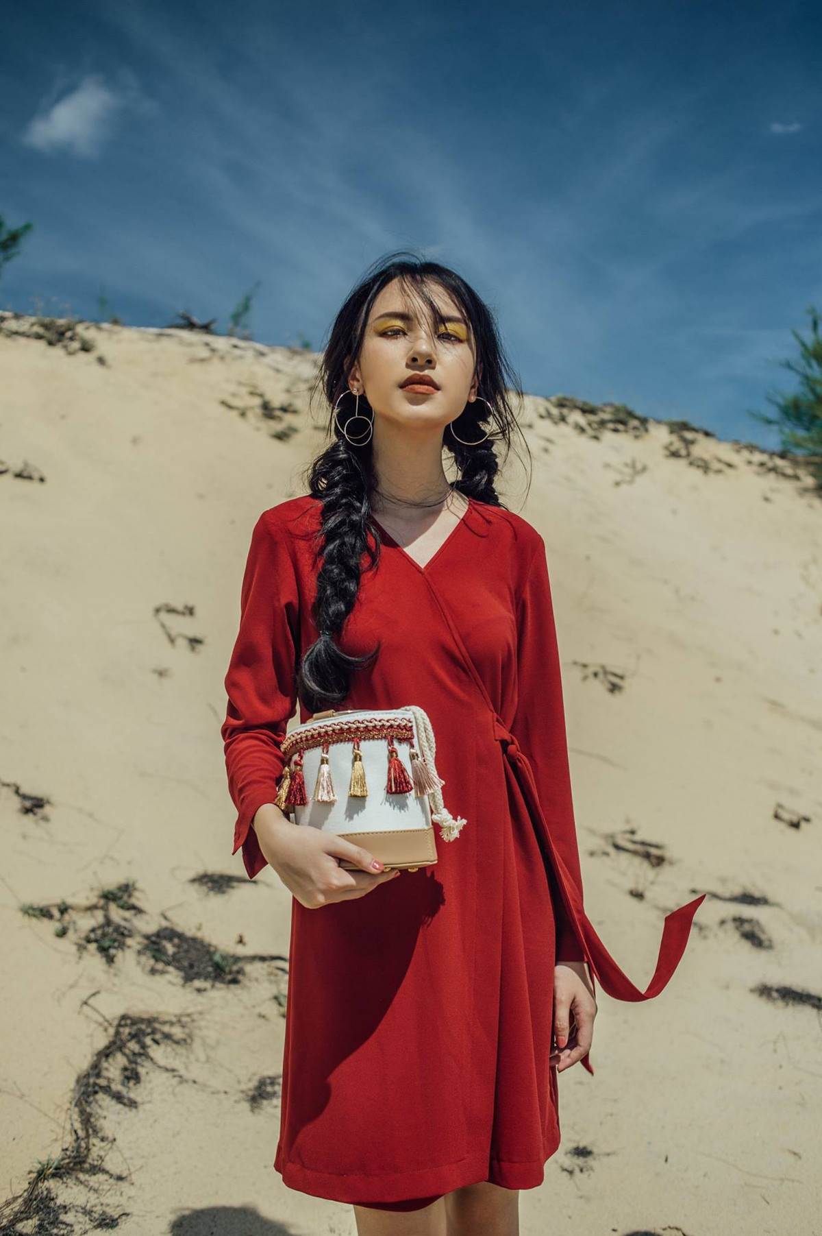 Năm 2017, Hương Thảo xuất sắc được trường đại học tại Nhật cấp học bổng sang ĐH Yonsei, Hàn Quốc du học diện trao đổi. Đây là ngôi trường lớn thứ 3 Hàn Quốc.