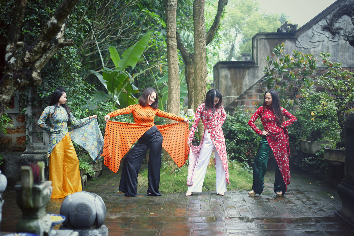 Không thể thiếu những bức ảnh nhí nhố của Ngân Thương cùng những người bạn.