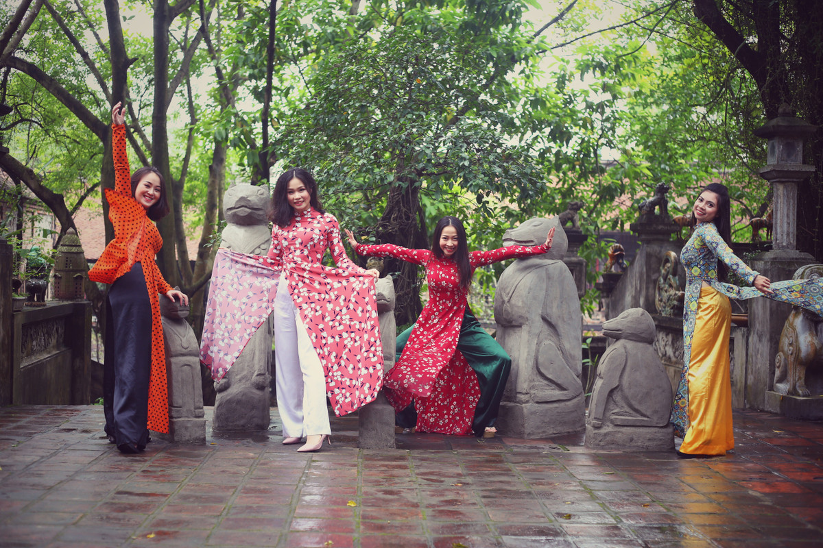 Có thể nói, "lầy" là từ để chỉ tính cách của Ngân Thương khi cởi tấm áo HLV ra để trở về với cuộc sống đời thường.