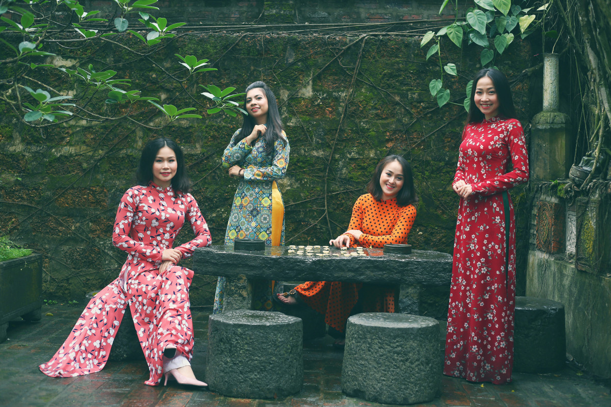 Bộ ảnh "chào tuổi băm" của Ngân Thương ngay sau khi đăng tải đã được sự đón nhận nhiệt tình của bạn bè và những fan hâm mộ của cô nàng "búp bê TDDC" này.