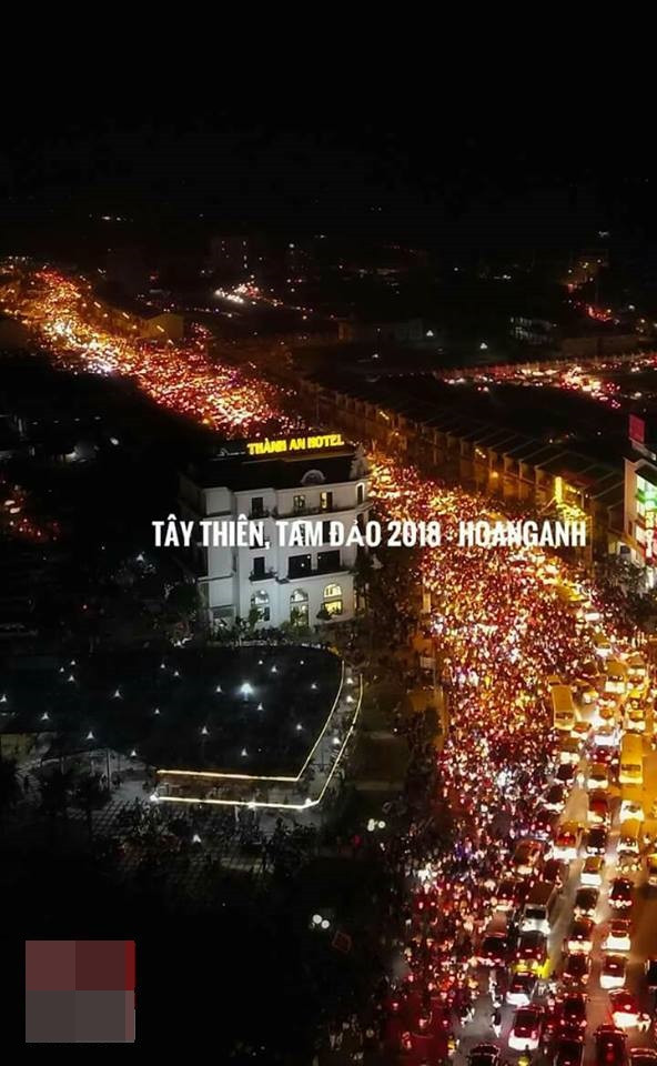 Cũng như mọi năm Lễ hội Hoa đăng Tây Thiên lại đón hàng vạn du khách thập phương tới dự. Cũng chính bởi vậy nên việc ách tắc trong thời gian lễ hội diễn ra là điều thường thấy.