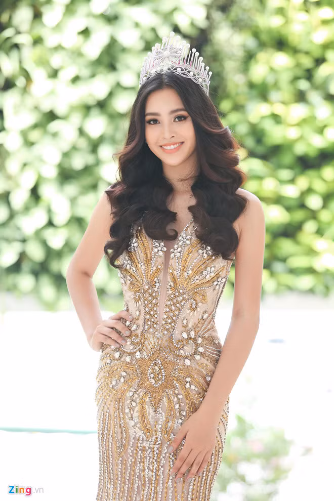 Trước khi nhiều người biết tới những cái tên 10X góp mặt trong top 3 Hoa hậu Hoàn vũ Việt Nam 2019, thì 1 cô nàng 10X khác đã nổi tiếng đó là Hoa hậu Trần Tiểu Vy.