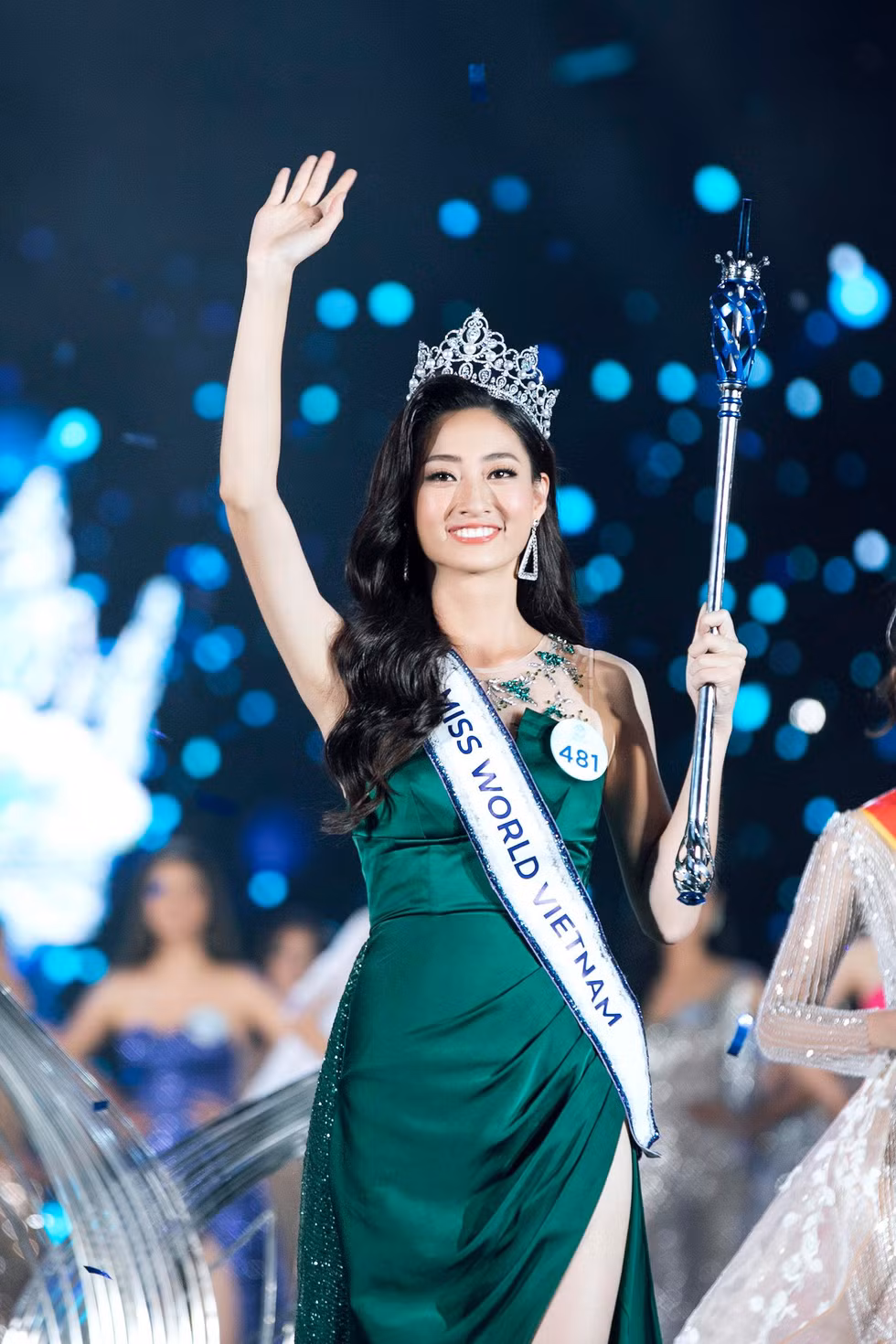 Lương Thùy Linh là sẽ là đại diện cho Việt Nam tới sân đấu Hoa hậu Hoàn vũ Thế giới 2019 sau khi đăng quang danh vị cao nhất trong cuộc thi vừa diễn ra tại Đà Nẵng. Cô nàng này cũng là gương mặt hot girl 10X thành công trong các cuộc thi nhan sắc vừa qua.