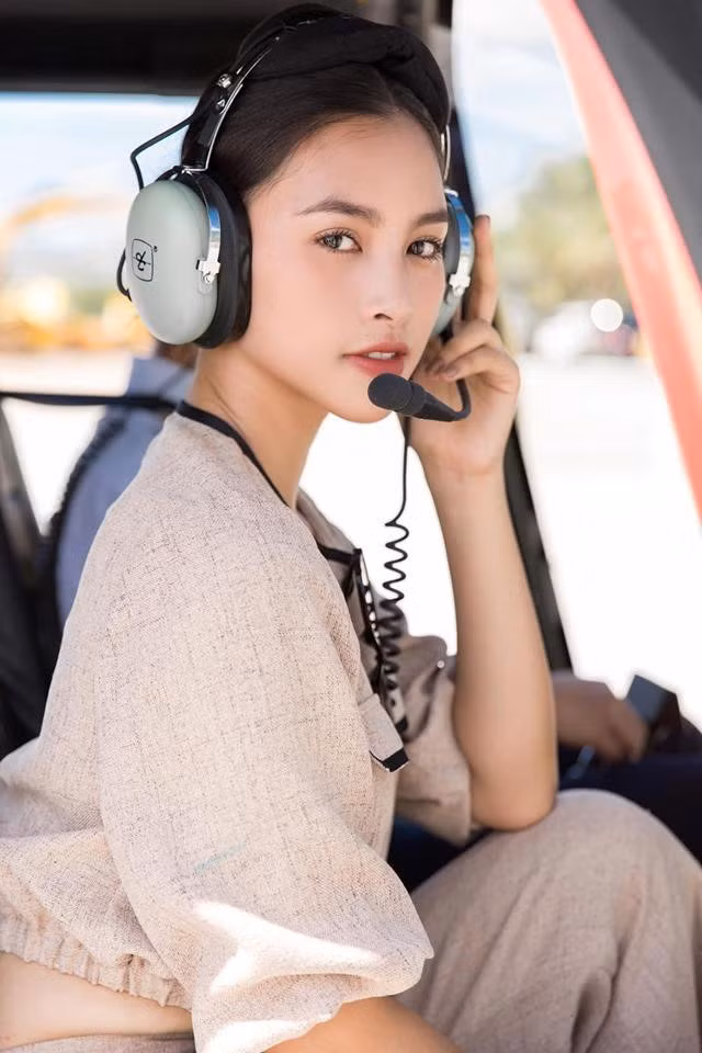 Tiểu Vy là người đẹp thứ 4 trong lịch sử cuộc thi Hoa hậu Việt Nam được đội vương miện danh giá ở tuổi 18. Trước đó, cô gái 2K là gương mặt hoàn toàn mới với khán giả, chưa từng tham gia các cuộc thi sắc đẹp dành cho tuổi teen.