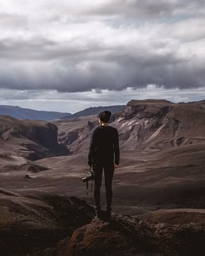 Mảnh đất Iceland - nơi được coi là tận cùng thế giới, nơi khắc nghiệt về thời tiết và thiên nhiên khiến Sorelle nhớ nhà.