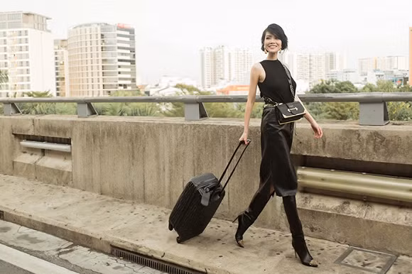 Hiện tại, vợ chồng Vũ Cẩm Nhung đã có 2 con: Con trai tên Nam Anh, năm nay đã 7 tuổi. Cậu bé khá ngoan ngoãn, vâng lời bố mẹ và rất thương em gái. Cô "công chúa" tên Vi An được nhiều người khen có ngoại hình giống ba nhưng tính cách mạnh mẽ giống mẹ. Những lúc rảnh rỗi Cẩm Nhung lại quay về với niềm đam mê sàn diễn của mình.