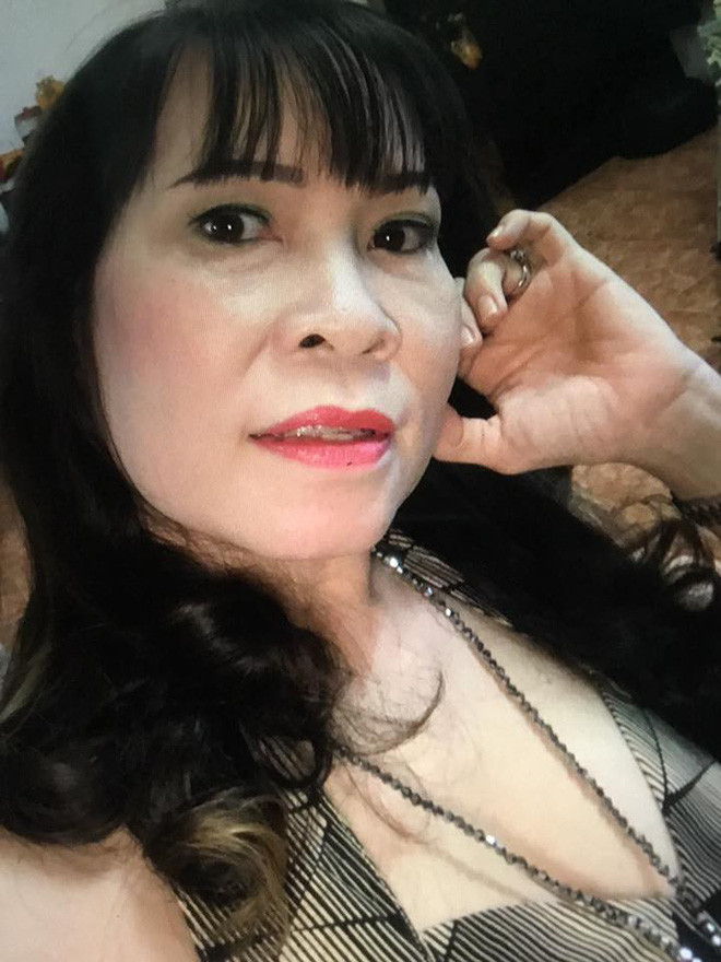 Bắt đầu từ bức hình khoe bố chụp ảnh tự sướng trên nương rẫy của một cô gái, trào lưu khoe ảnh bố mẹ tự sướng được dân mạng phát triển và họ liên tục khoe những khoảnh khắc bố mẹ đáng yêu trước ống kính máy ảnh.