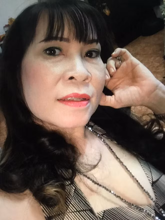 Bắt đầu từ bức hình khoe bố chụp ảnh tự sướng trên nương rẫy của một cô gái, trào lưu khoe ảnh bố mẹ tự sướng được dân mạng phát triển và họ liên tục khoe những khoảnh khắc bố mẹ đáng yêu trước ống kính máy ảnh.