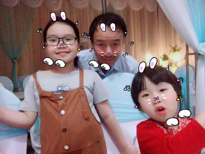 Không chỉ có tự sướng bình thường, các ông bố, bà mẹ còn nhanh tay update những những dụng chụp hình cực xì tin.