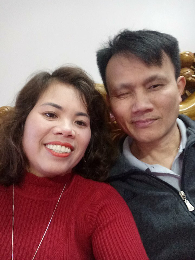 Bố mẹ của nickname Hoàng Vi "Nháy mắt cơ", cô con gái hài hước bình luận vào ảnh của bố mẹ mình.