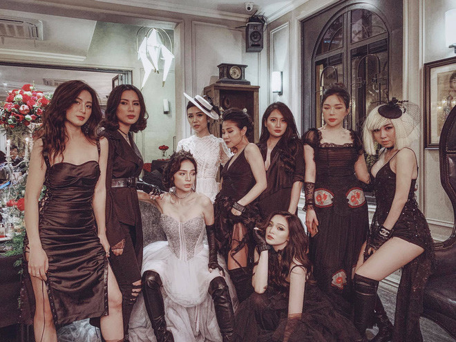 Mới đây trên trang cá nhân, hot mom Ngọc Mon khoe loạt ảnh chụp trong buổi sinh nhật một người bạn thân khiến dân tình choáng ngợp bởi độ đầu tư của cả hội.