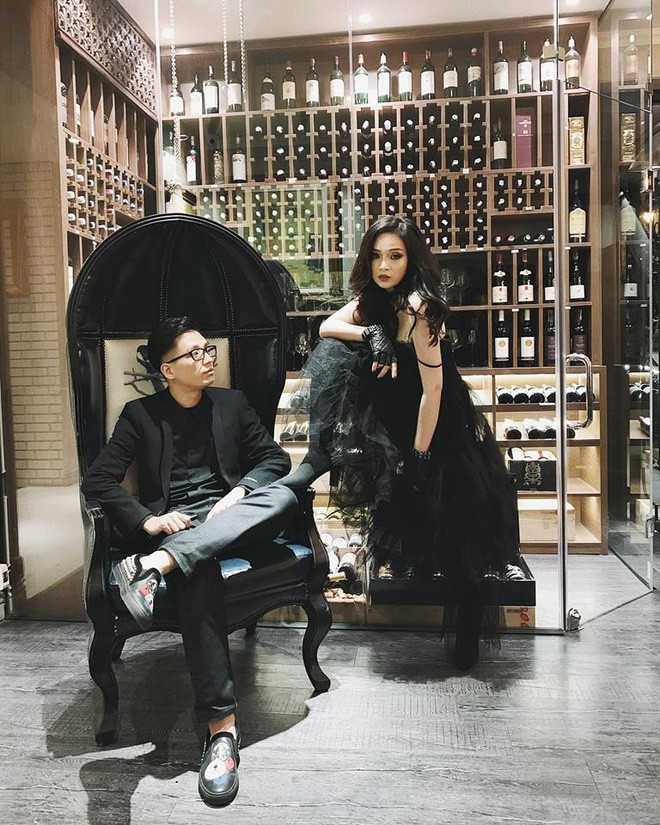 Ngay cả hội anh em - những người ngại cầu kỳ nhất mà ở bữa tiệc sinh nhật này cũng lộng lẫy chẳng kém gì các cô gái.