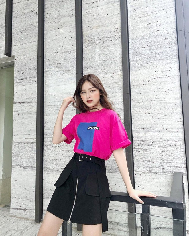 Chỉ đến khi lên giảng đường Đại học Mở Hà Nội, Thu Hiền mới quen biết Hà Ly và "móc nối" hội bạn này lại với nhau và tạo thành "liên minh" gái xinh nổi bật.